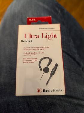 19-315 Radioshack Vtg Radio Shack Ultralight Speaker/microphone Ear Cliptested Walki-talkie Cb